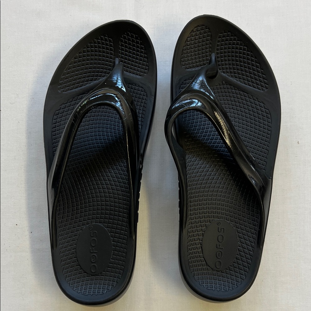 OOFOS Black Comfort Sandals